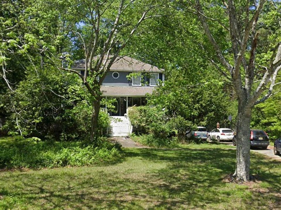 1st image of 302 Oak Leaf Cir