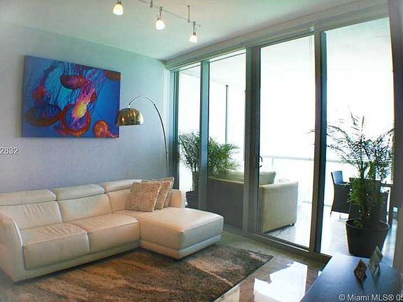 3rd image of 17121 Collins Ave #2506