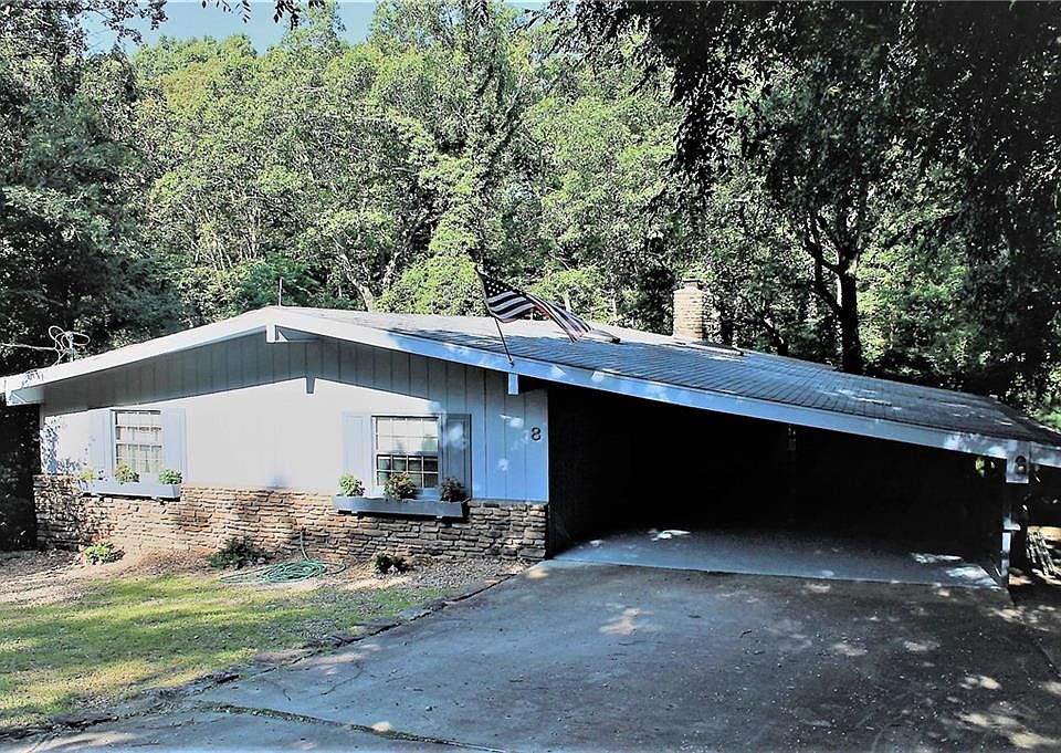 1st image of 8 Bradford Dr