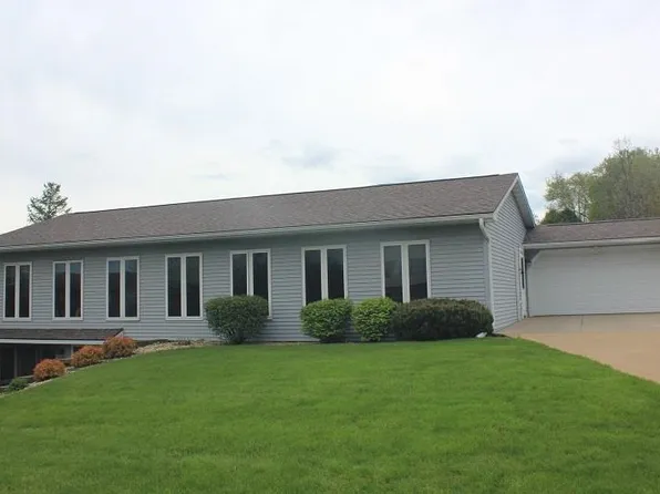 175 Moonlight Dr, Platteville, WI 53818