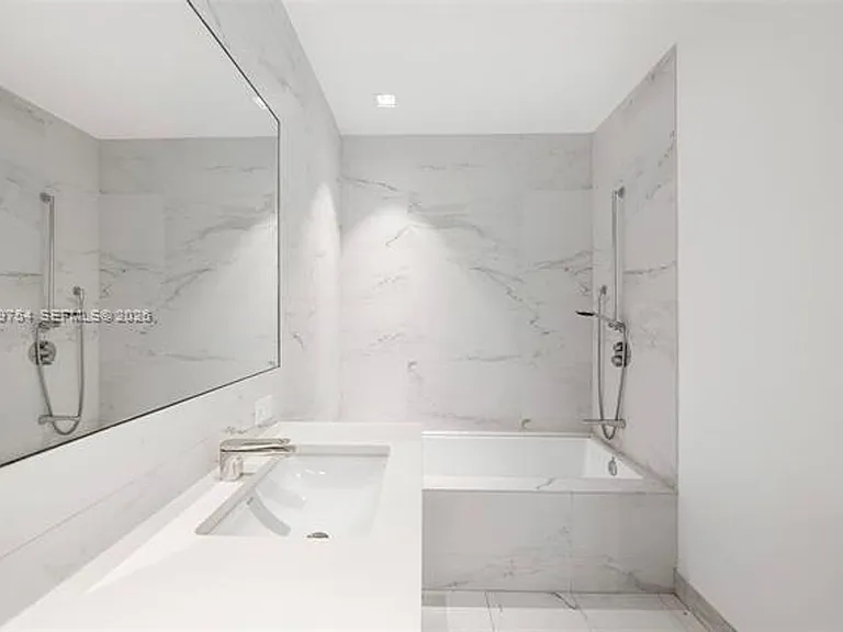 1000 Biscayne Blvd #1201 — Photo 18