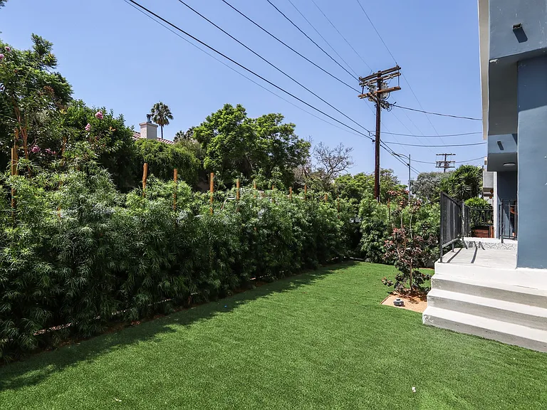 2136 Colby Ave — Photo 4