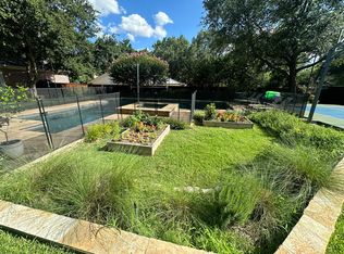 9027 Guernsey Ln, Dallas, TX 75220