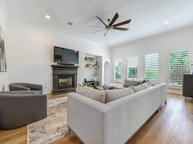 14510 Tivoli Dr — Photo 8