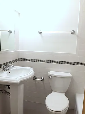 Rented by Salizzoni Realty | media 12