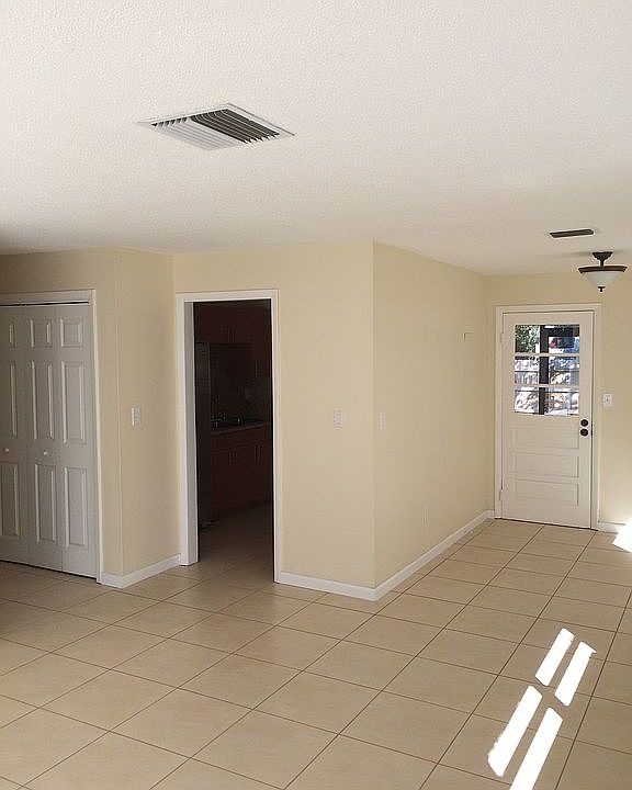 1st image of 106 E Lincoln Ave