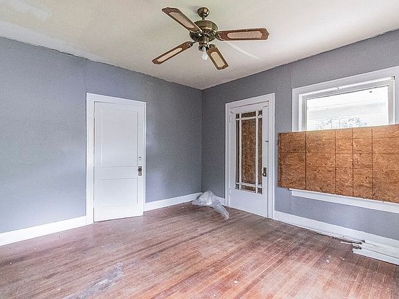 5th image of 132 E Taylor Dr