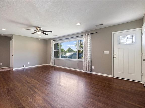 3rd image of 4828 Gibbs Rd