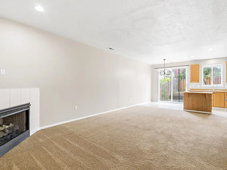 5883 SE 16th Loop — Photo 4