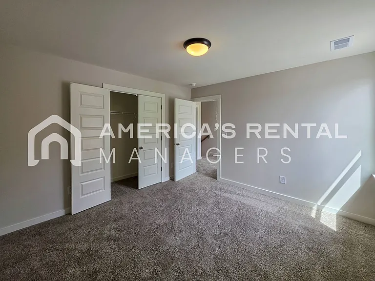1019 Grand River Blvd W — Photo 51