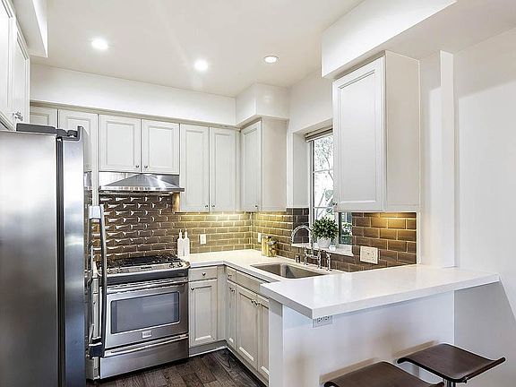 4th image of 1625 S Granville Ave #201