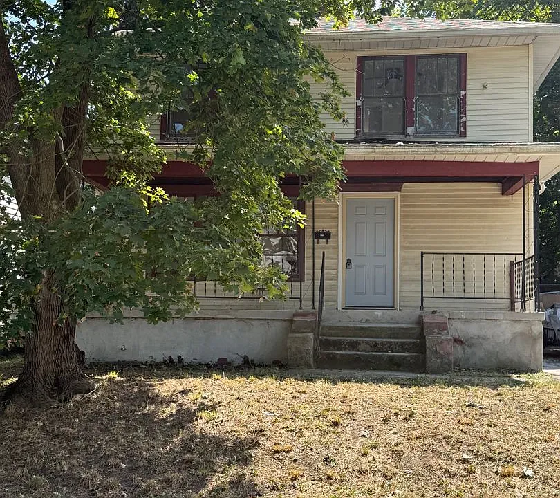 34 W Bruce Ave