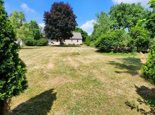 1756 Chatsworth St N, Roseville, MN 55113