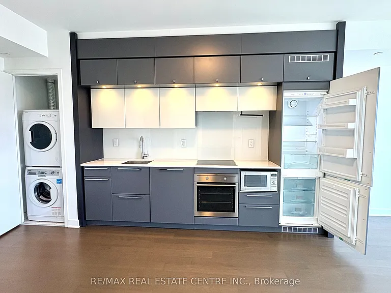 15 Grenville St #4710 — Photo 4