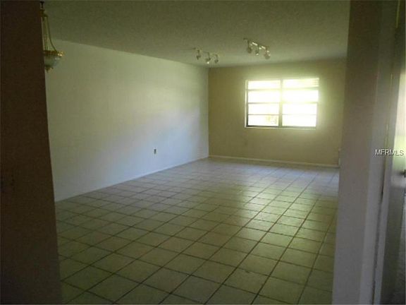 2nd image of 2911 Boxwood Ct