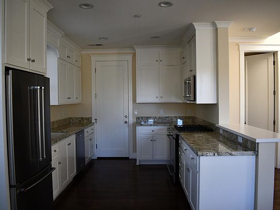 5th image of 831 W Spain St