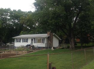 5980 Dukes Dr, Bettendorf, IA 52722