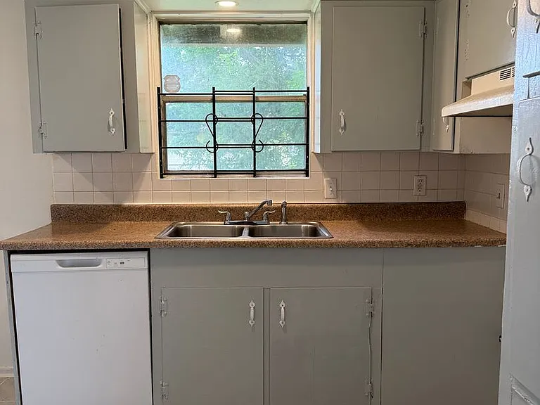 5755 Schevers St — Photo 3
