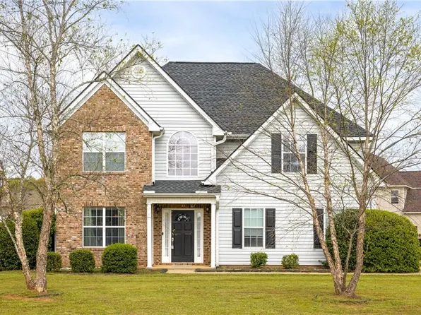 17 Creek Trl, Fort Mitchell, AL 36856