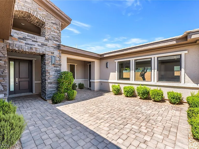 8477 Wolf Mountain Ct — Photo 3