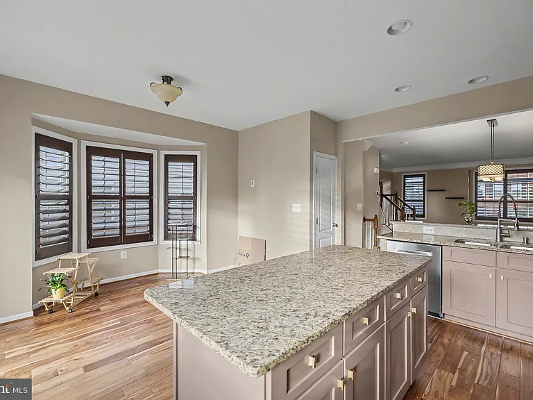 23108 Sunbury St — Photo 17