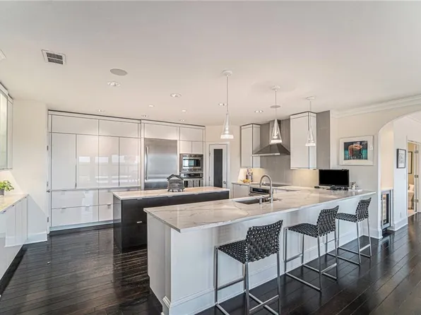 121 W 48th St APT 1603, Kansas City, MO 64112