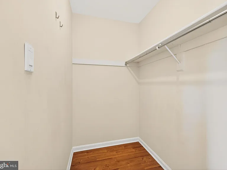 7306 Eggar Woods Ln — Photo 20