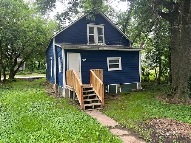 504 E Race St — Photo 24