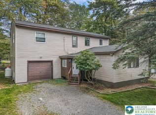 7175 Mountain Dr, Tobyhanna, PA 18466