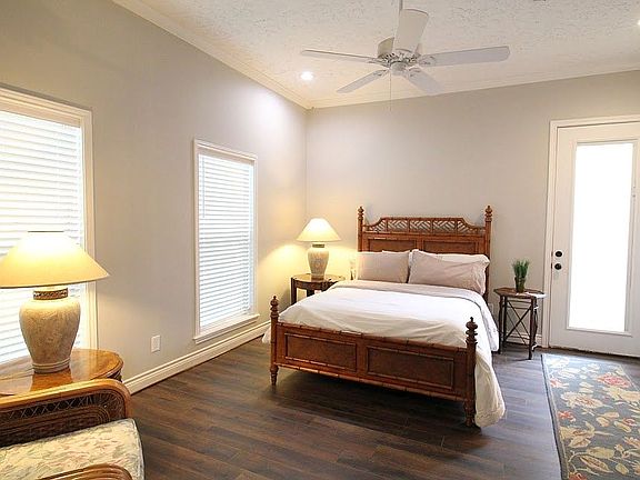 5th image of 1213 Brook Hollow Dr