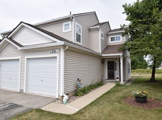 1316 Jenna Dr APT B, South Elgin, IL 60177