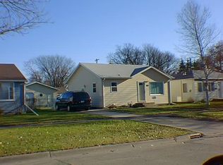 1005 S 10th St, Grand Forks, ND 58201