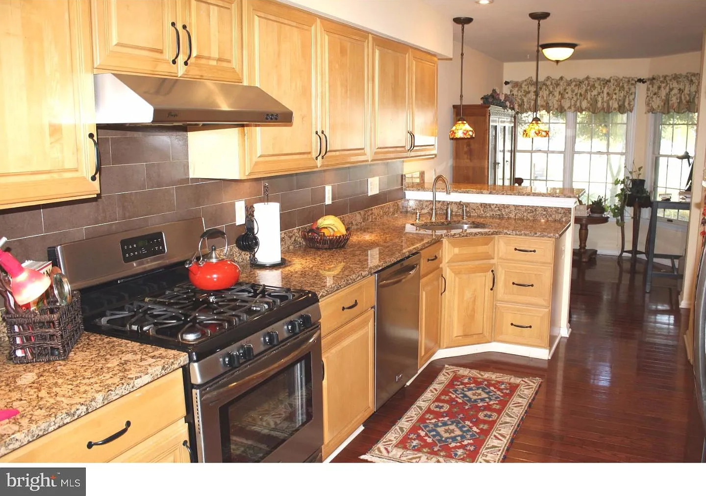 3 bed, 2.5 bath, 1799 sqft, $4,500 — Photo 4