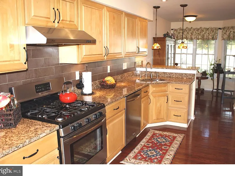 25 Benjamin Rush Ln — Photo 4