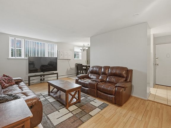 5th image of 204 Regency Park Dr Unit 204