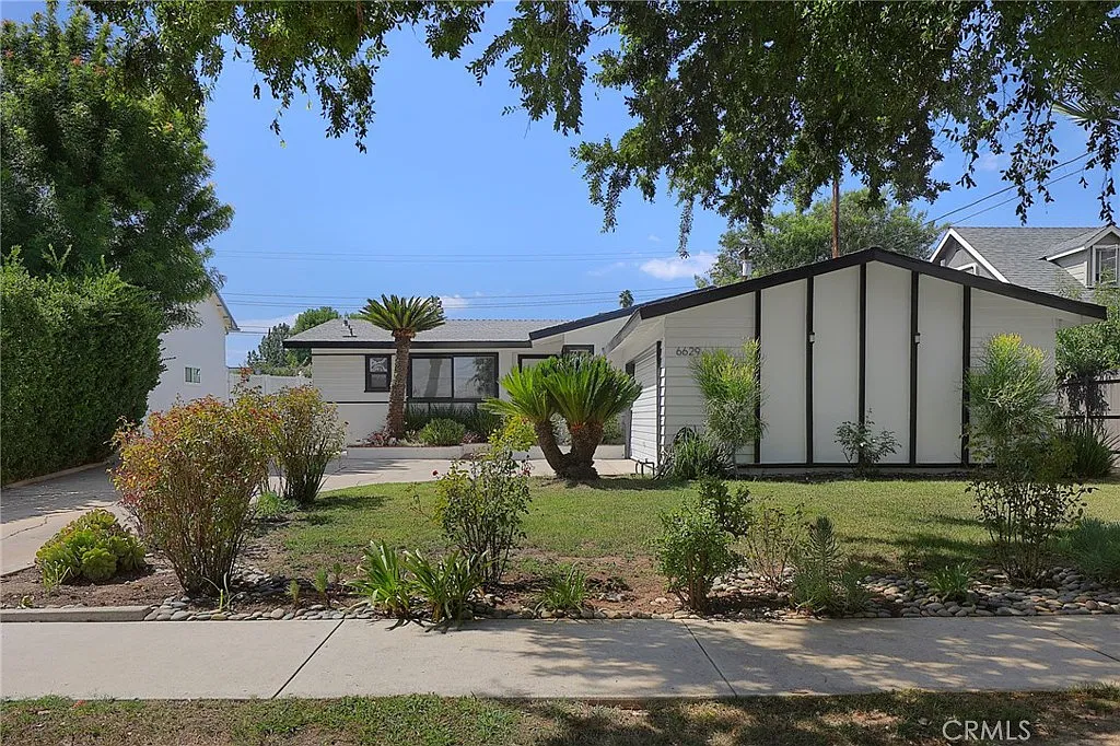 4 bed, 1354 sqft, $4,950 — Photo 3