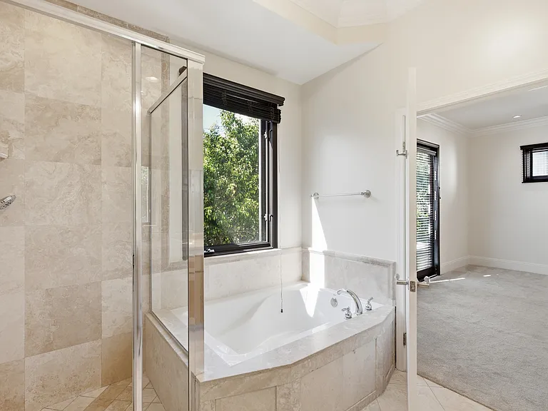 10305 Almayo Ave #404 — Photo 30