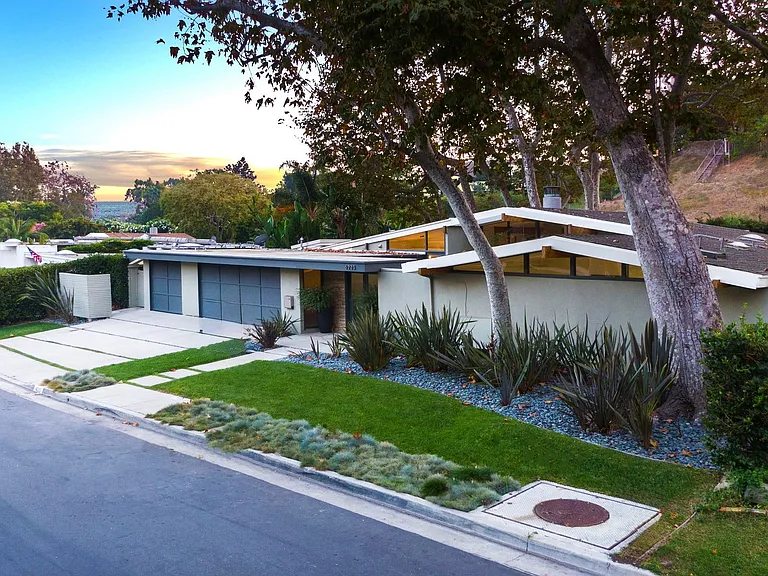 6225 Frondosa Dr — Photo 39