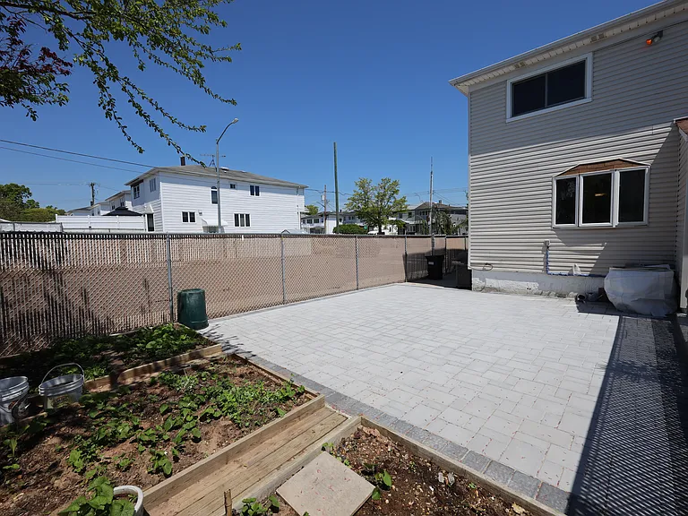 178 Spratt Ave — Photo 26