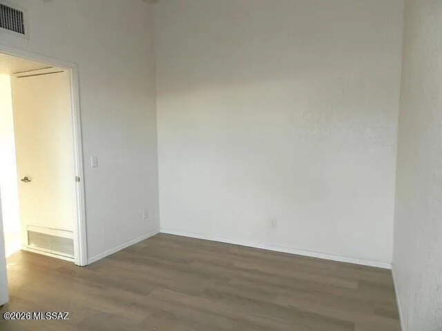2512 E Eastland St — Photo 20