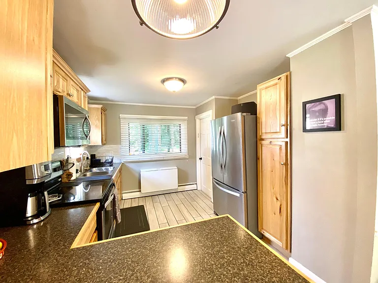 12 Glenwood Ave — Photo 3