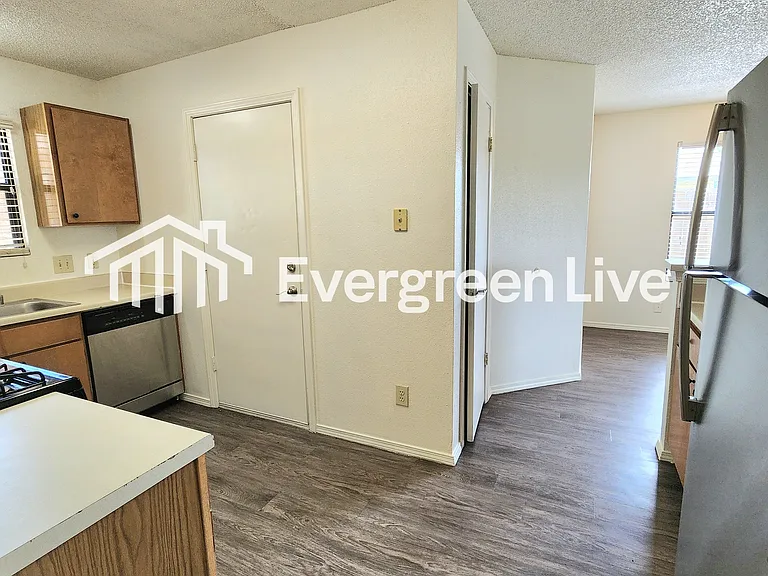 2240 Zuni Ct — Photo 6