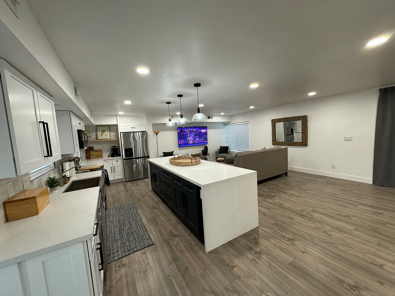2 bed, 1640 sqft, $2,900 — Photo 3