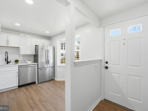 3rd image of 8359 Georgian Ct
