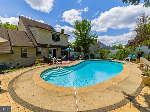 15 Tattersall Dr, Mantua, NJ 08051