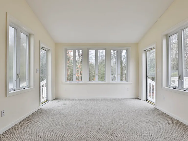 54 Vandora Dr — Photo 15
