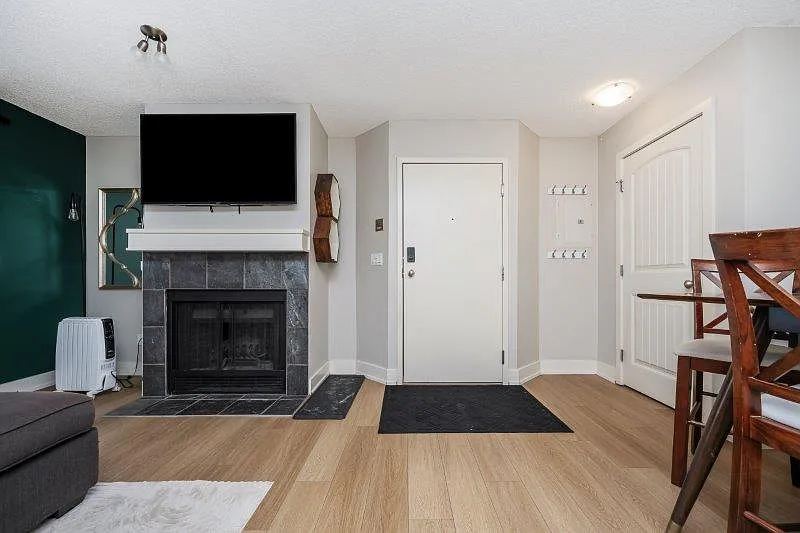 2 bed, 1092 sqft, $2,500 — Photo 2