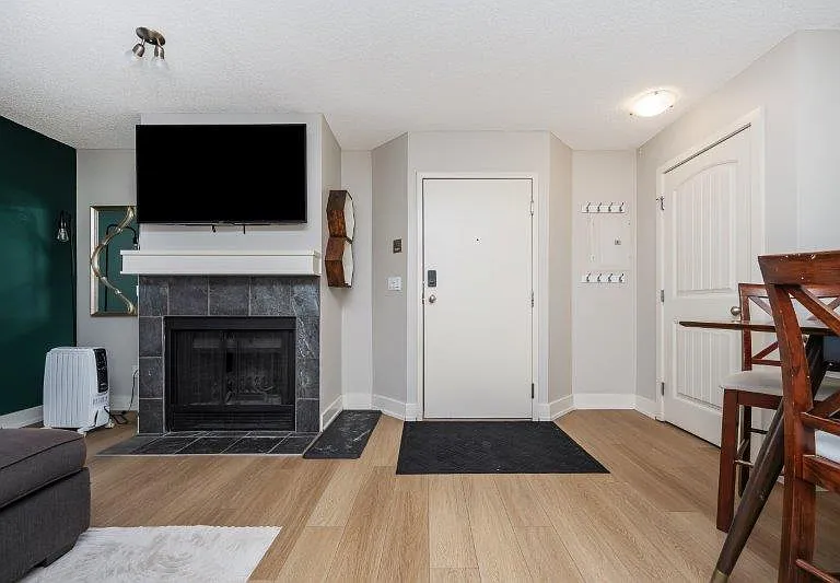 220 Village Ter SW #2 — Photo 2