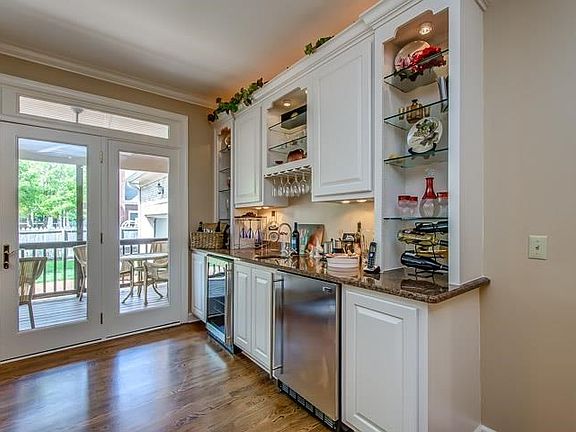 5th image of 510 Hampton Height Ln