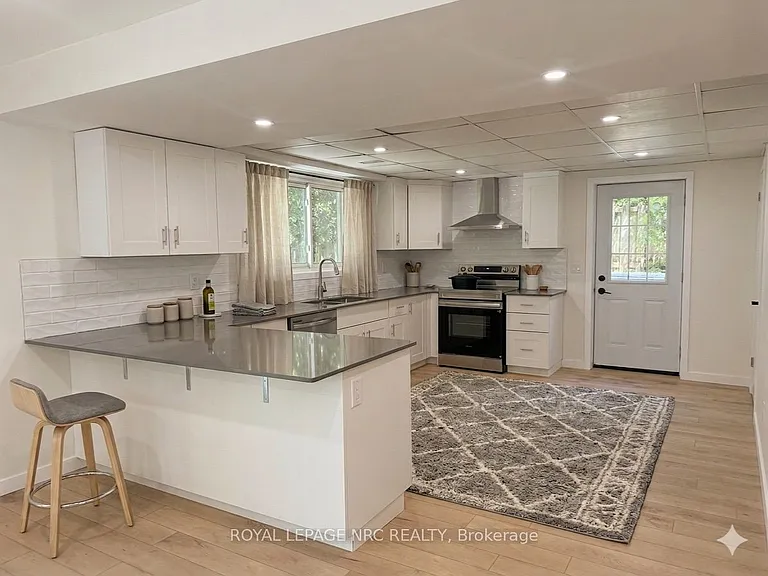 10 Dundas Cres — Photo 5